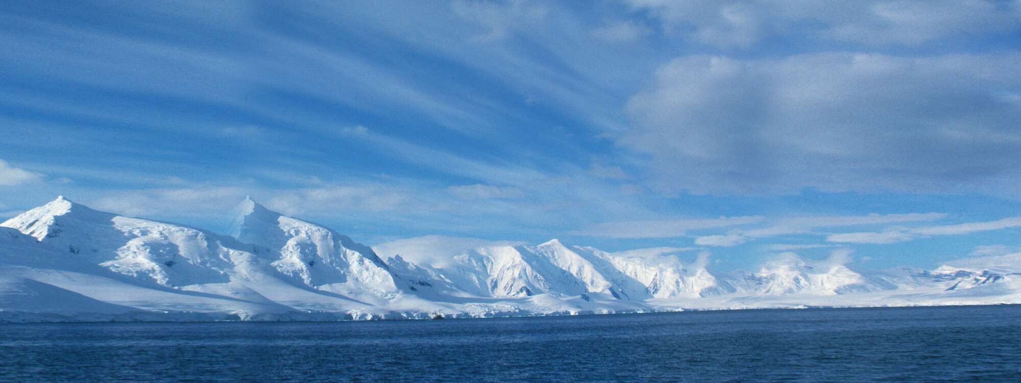 Eis, Schnee und Berge inder Antarktis im Jahr 1969